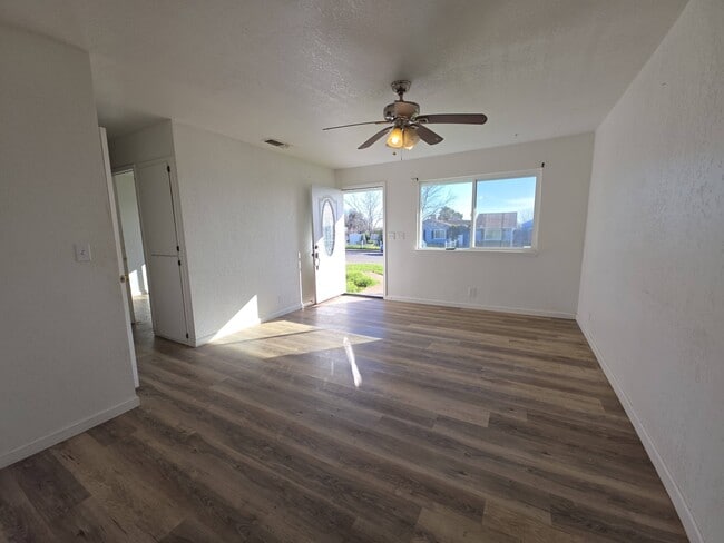 Foto del edificio - 750 Crosby Ln