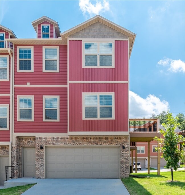 Photo - 2819 W Auburn Dr (Fayetteville, AR) Townhome