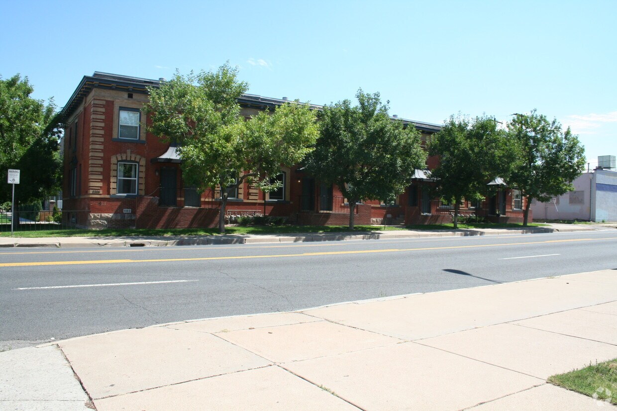 Foto del edificio - 2306 Glenarm Pl