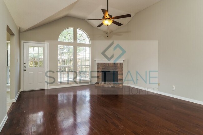 Building Photo - 200 Lavender Dr