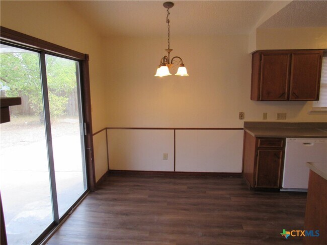 Building Photo - 1207 Westway Cir