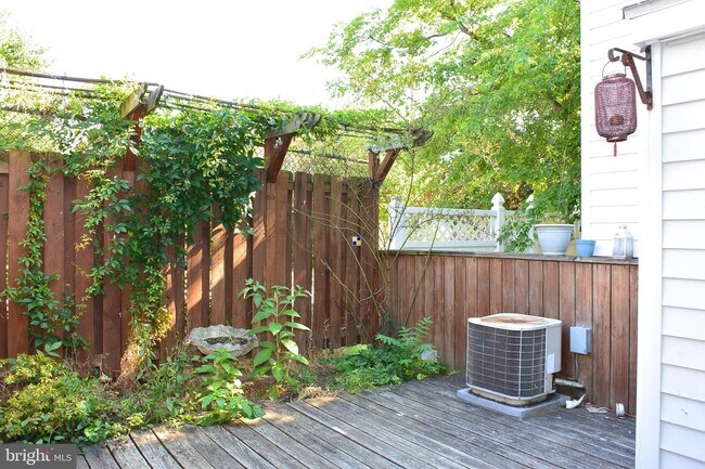 Foto del edificio - 411 E Cross St