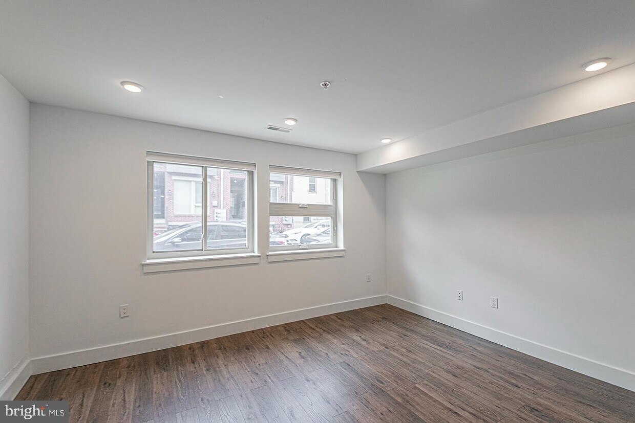 Primary Photo - 1155 S 15th St