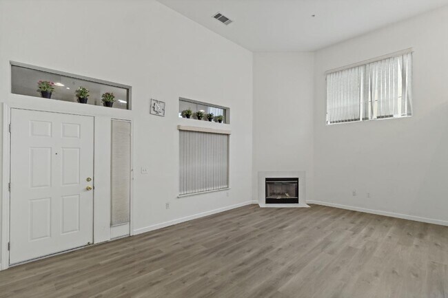 Building Photo - 812 Star Jasmine Ct