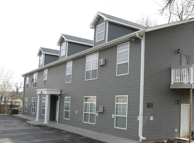 Building Photo - 1930 Monte Vista Dr