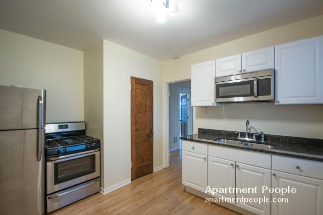 Building Photo - 4536 W Cornelia Ave