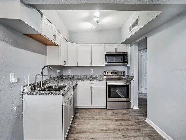 Foto del edificio - 3104 E Elm St