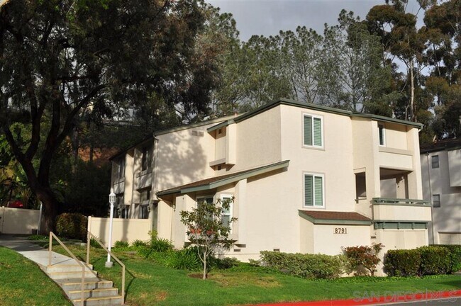 Foto del edificio - 8791 Gilman Dr