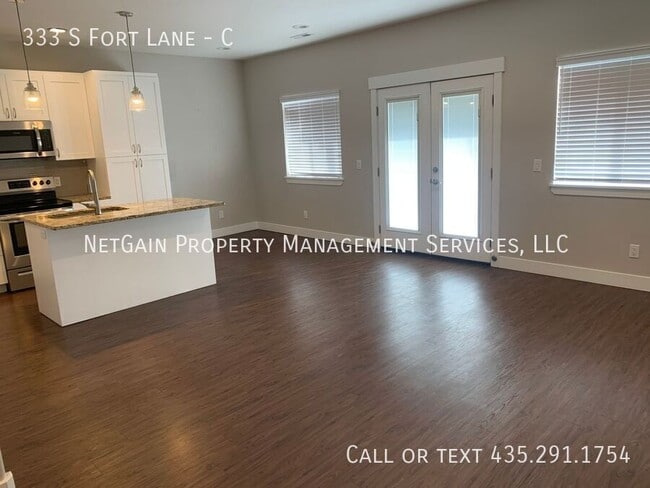 Building Photo - 333 S Fort Ln