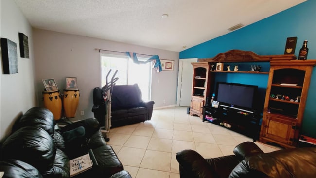 Foto del edificio - 6679 Spring Garden Run