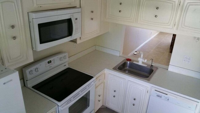Building Photo - 207 Tropic Isle Dr