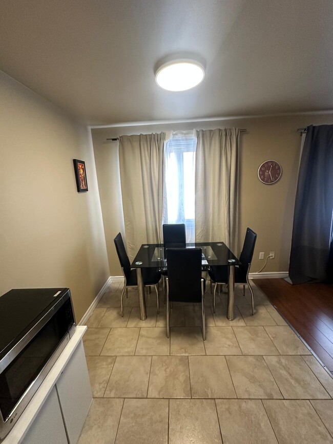 Building Photo - 110 Rue Turenne