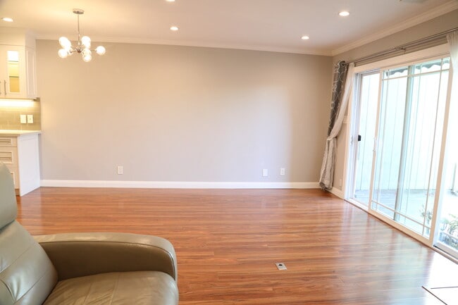Living / Dining - 1117 Bismarck Ln
