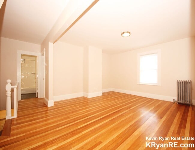 Building Photo - Completely renovated beautiful 4 bed in Wa...