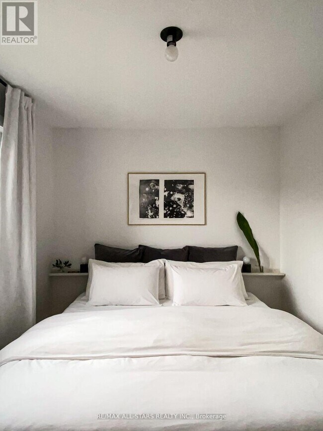 Building Photo - 6032 Main St