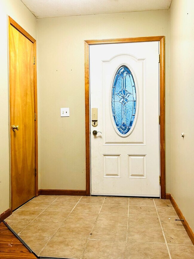 Foto del edificio - Large Lot, Beautiful Home in Milford