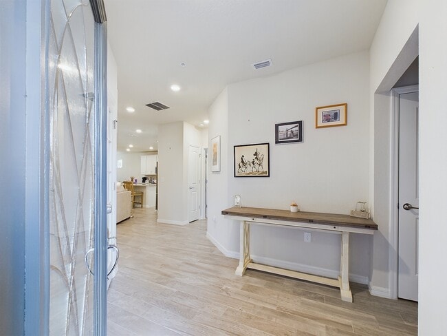 Foto del edificio - 353 Orchard Pass Ave