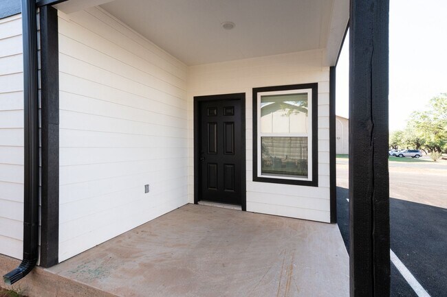 Building Photo - 2 YEAR OLD DUPLEX NEAR ACU!
