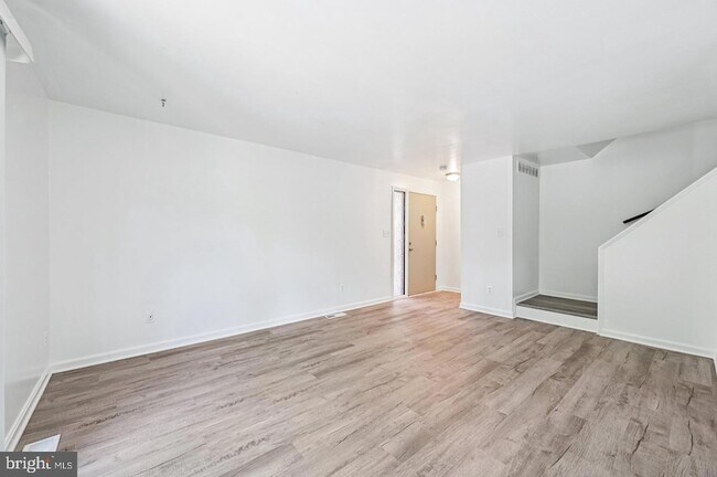 Building Photo - 5 Dendron Ct