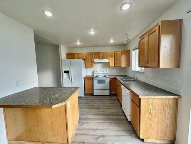 Building Photo - Single family Home for rent near Ramsey El...