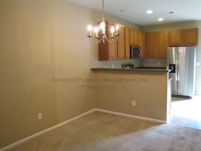 Foto del edificio - Beautiful 2 Bedroom Townhouse Near The Air...