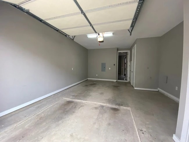 Free Garage Parking - 1132 E Quincy St