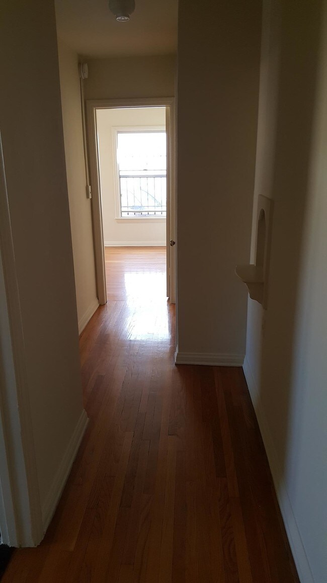 Foto del edificio - 3326 W 5th St