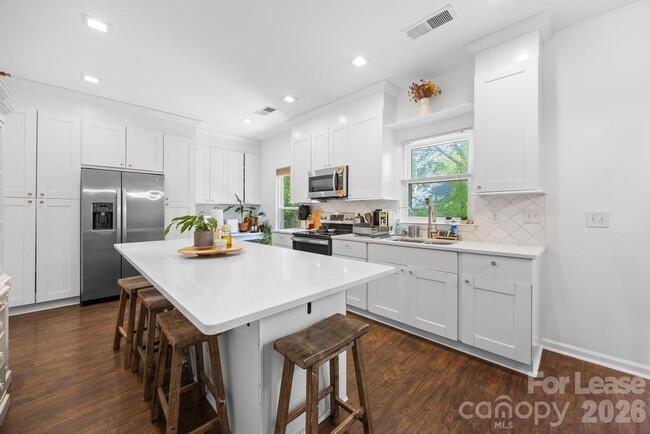 Building Photo - 124 Shorecrest Dr
