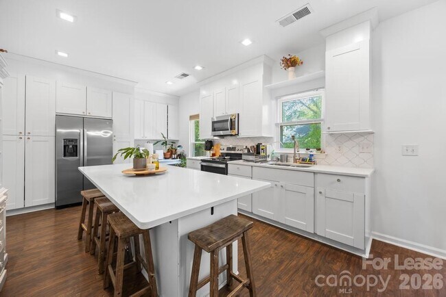 Foto del edificio - 124 Shorecrest Dr
