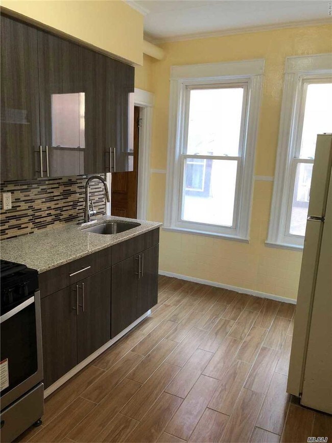 Foto del edificio - 119-06 107th Ave