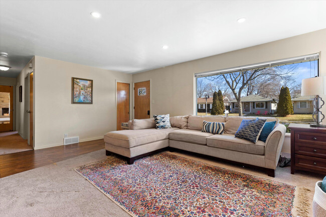 Building Photo - 5415 N Lydell St