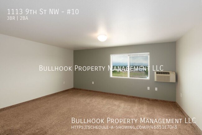 Building Photo - Welcome to this move-in-ready 3 bed, 1- 1/...