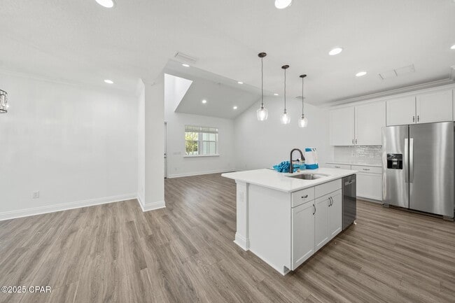 Building Photo - 9000 Parrot Pl
