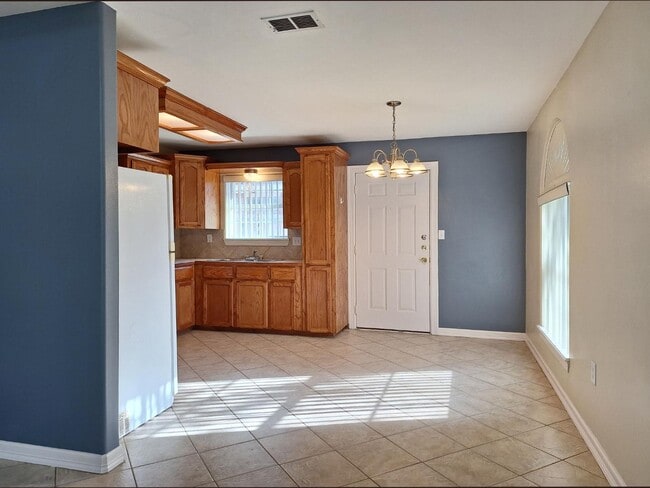 Building Photo - 2118 Aruba Dr