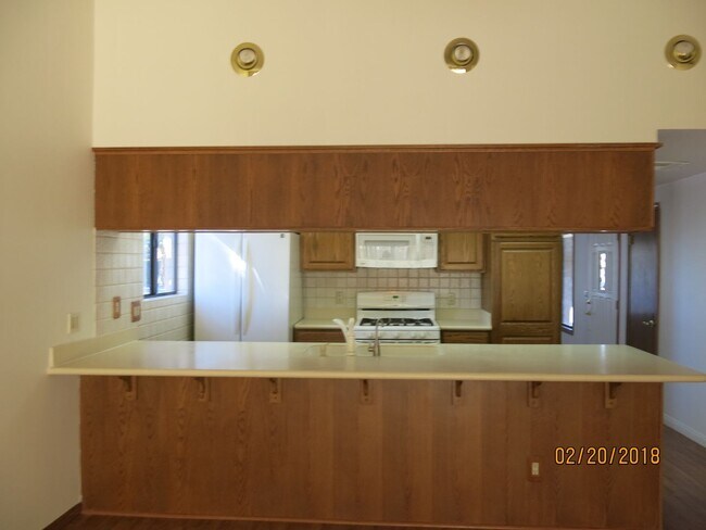 Foto del edificio - 4 bed, 2 bath, 2 car garage . Boulder City RV parking