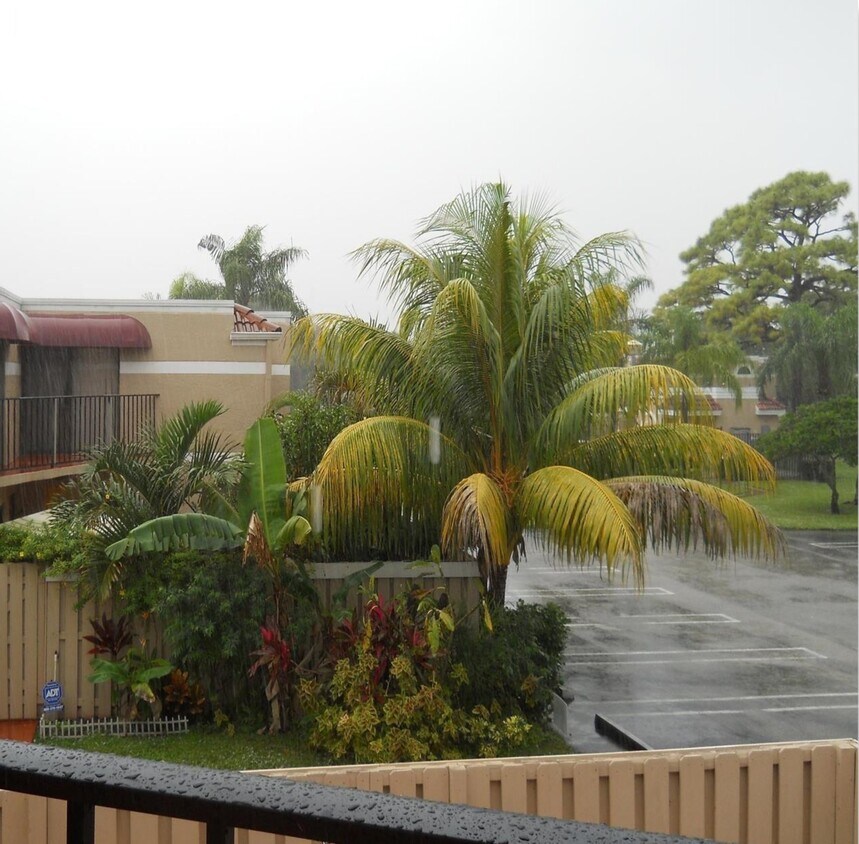 Foto principal - 3955 Village Dr