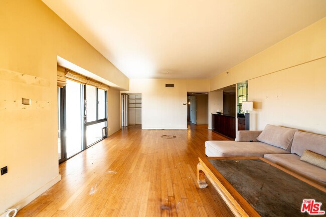 Foto del edificio - 10445 Wilshire Blvd