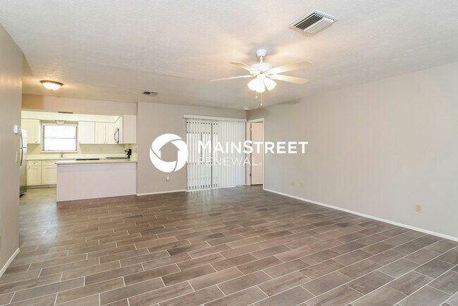 Foto del edificio - 2 Bedroom Pet-Friendly Home in Venice, FL with Main Street Renewal