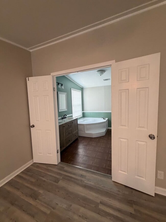 Building Photo - Available May!