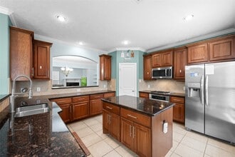 Building Photo - 3410 Skyline Village Dr