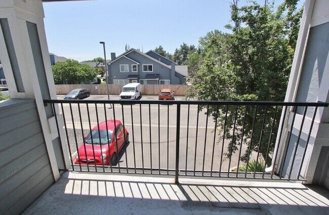 Foto del edificio - 6734 W Clinton Ln