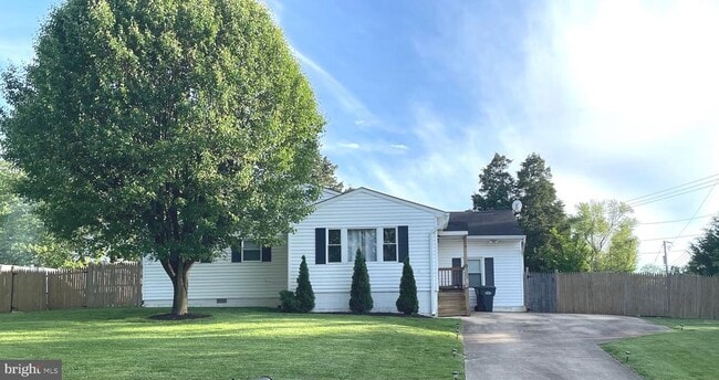 Building Photo - 3430 Little Hunting Creek Dr