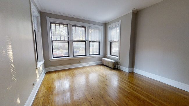 Building Photo - Spacious, Sunny, Top Floor 2-bed with Grea...