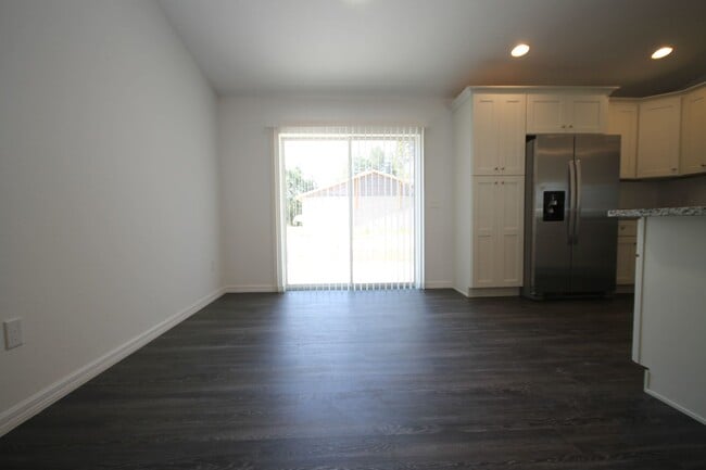 Building Photo - Gorgeous 3 Bedroom, 2 Bathroom Home in Ock...