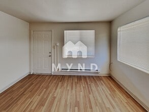 Building Photo - 2795 E 4th St Apt 1