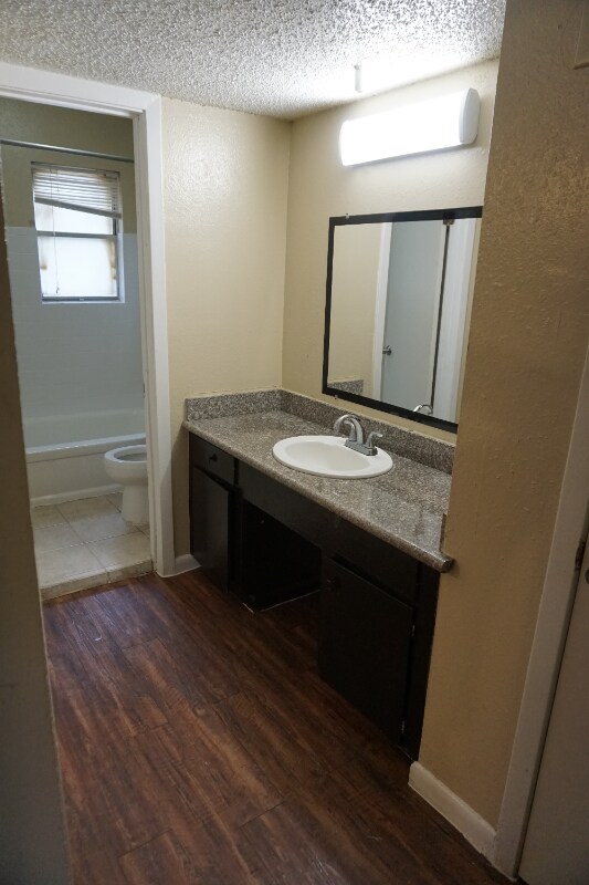 Foto del edificio - 6060 Belarbor St