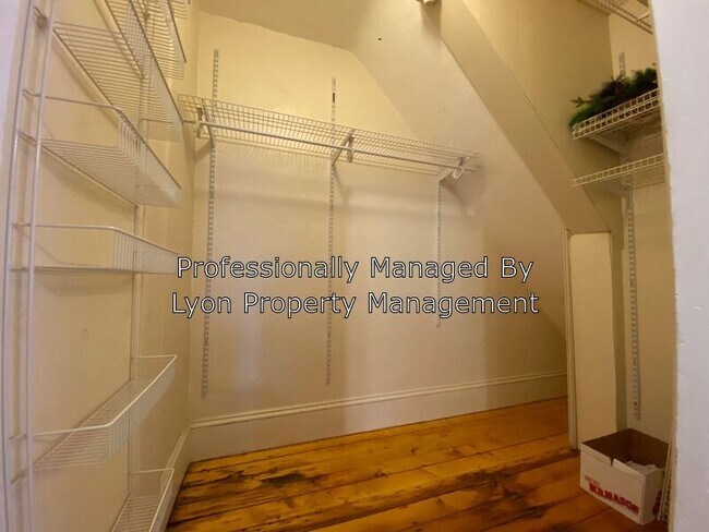 Building Photo - 1672 Lonsdale Ave