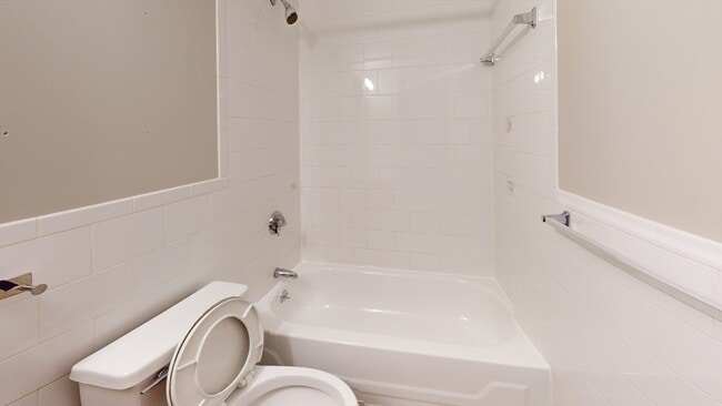 Building Photo - 97 Hudson St