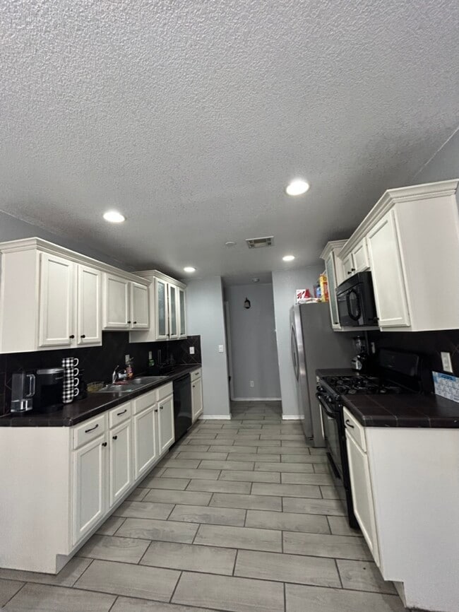 Building Photo - 12732 Roberto Nunez Ln