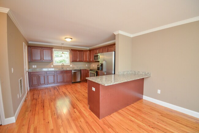 Building Photo - 335-343 Meadowside Rd